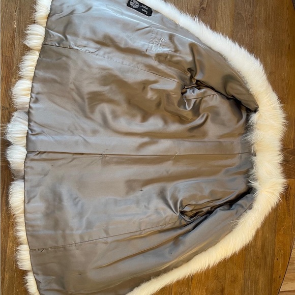 SOLD; Saga Fox Fur Superb Quality Ranched Fox Three Quarter Length Size Large - Picture 9 of 11